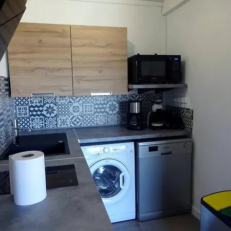 2 Pieces Avec Terrasse Au Bord De L'eau, Parking, Climatisation - Fr-1-782-1 Apartment