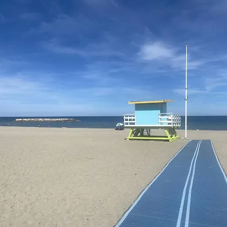 2 Pieces Avec Terrasse Au Bord De L'eau, Parking, Climatisation - Fr-1-782-1