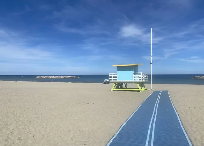 2 Pieces Avec Terrasse Au Bord De L'eau, Parking, Climatisation - Fr-1-782-1